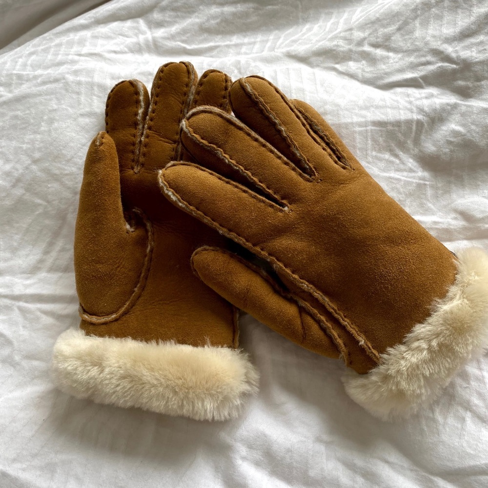 UGG - Chestnut Shearling Gloves